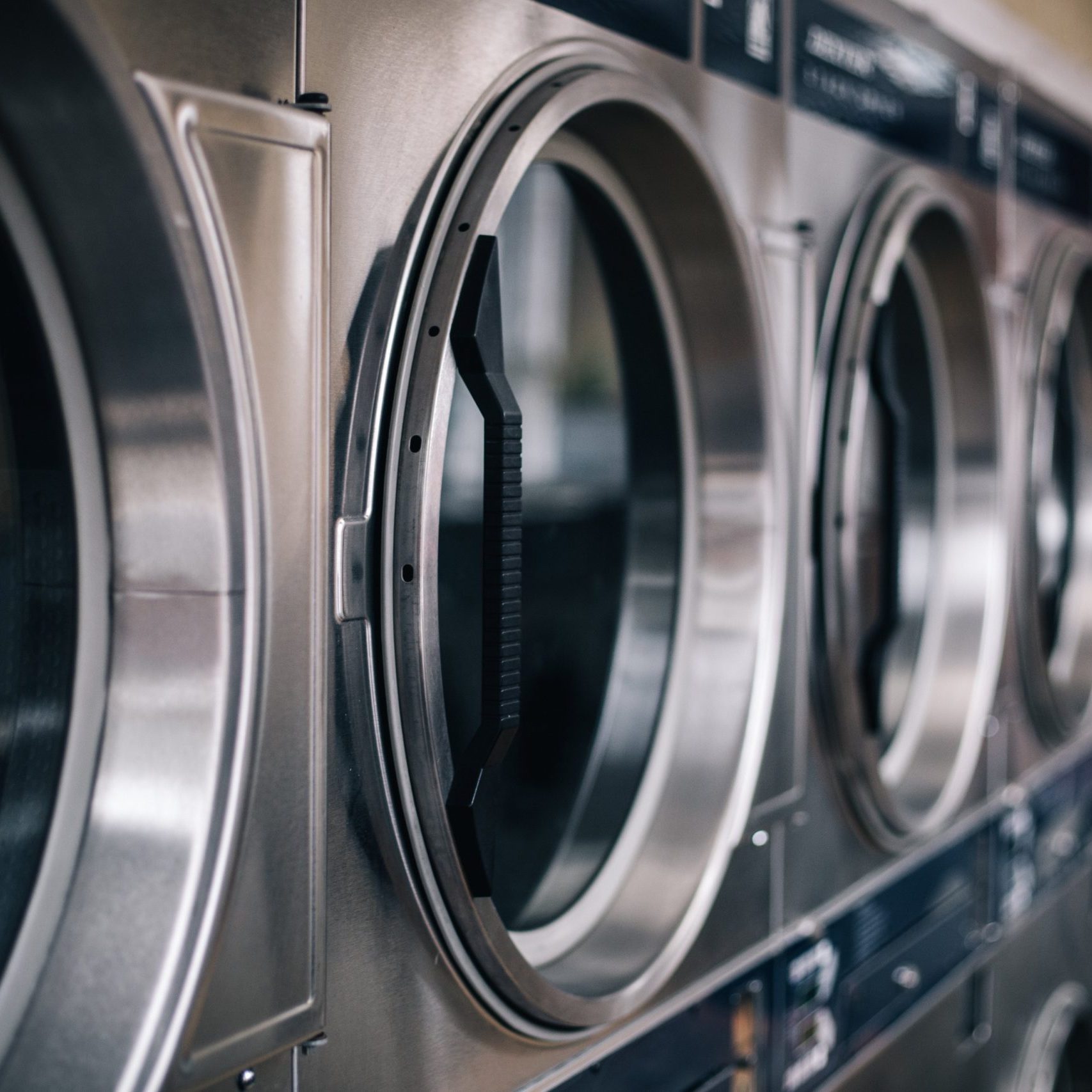 washing-machines-in-a-public-laundromat